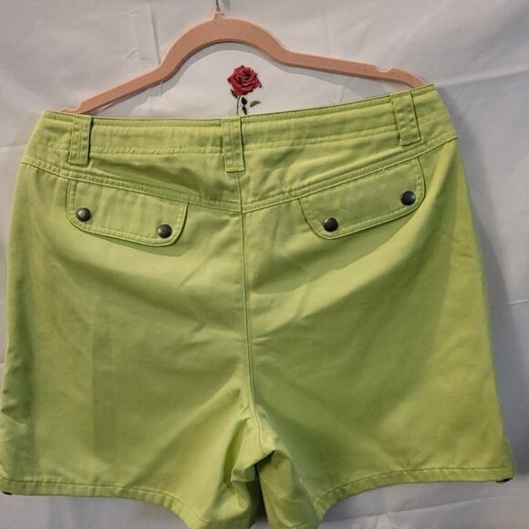 Liz Claiborne, Not Worn, Women's Green shorts, Size 12 - Picture 2 of 9